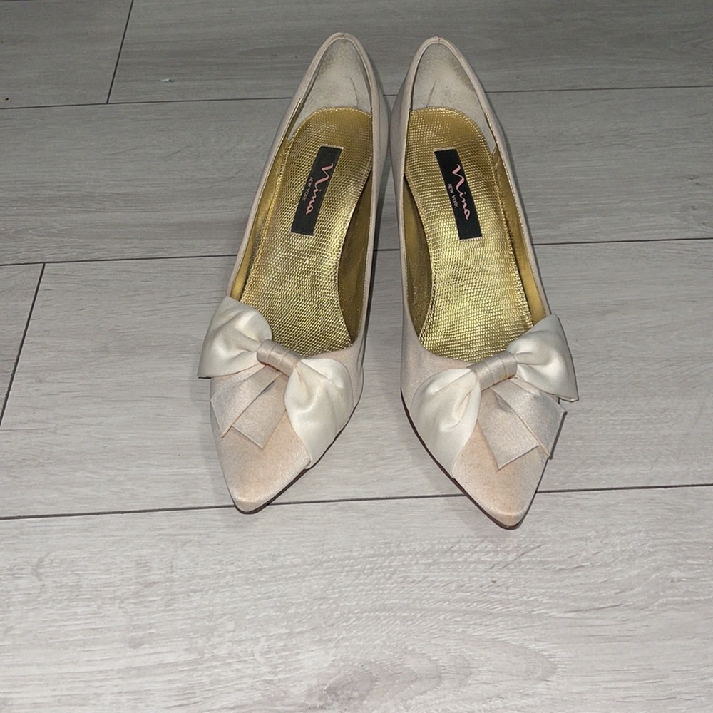 Nude pink bow kitten heels